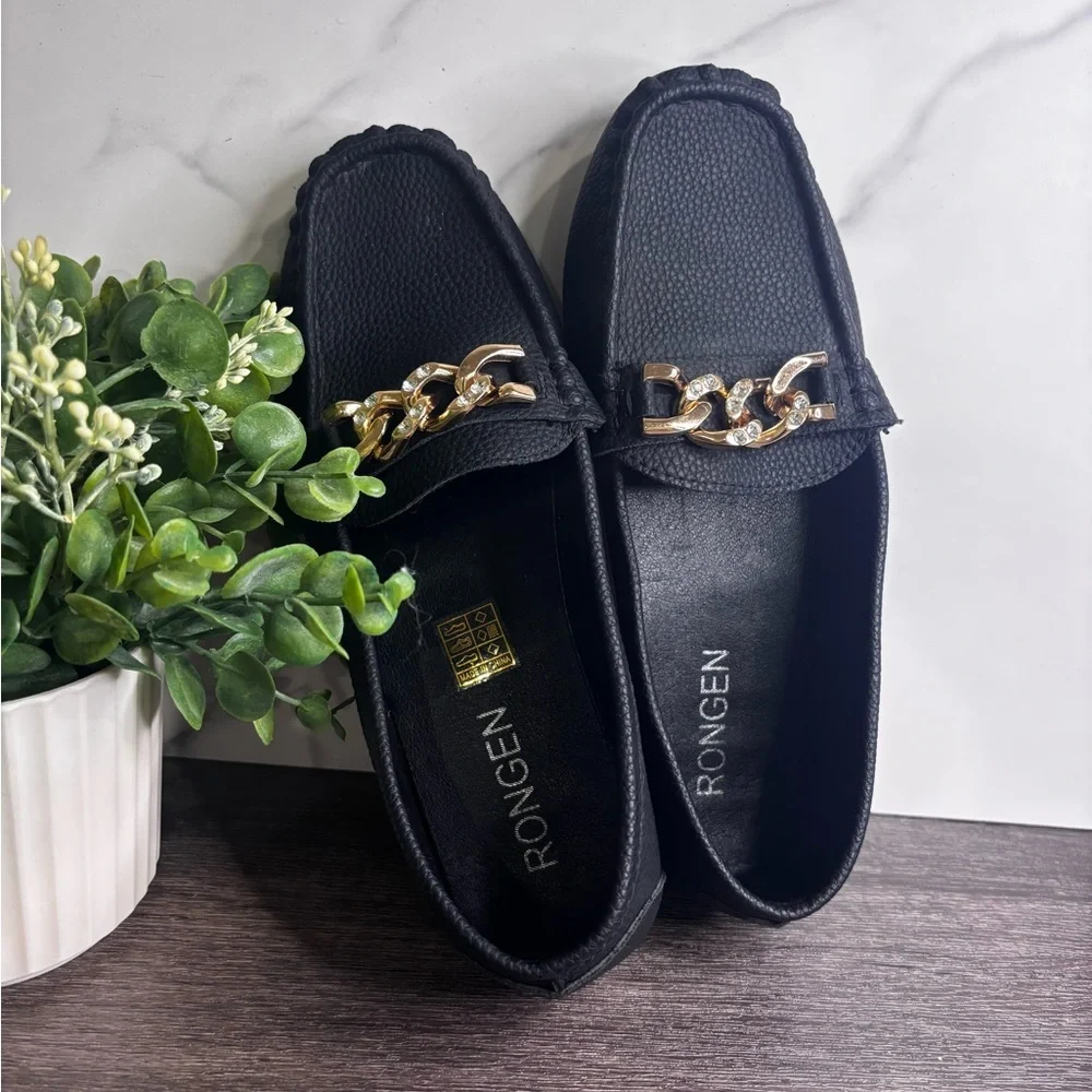 Chic Black Loafers with Gold Chain Detail - Picture 4 of 8